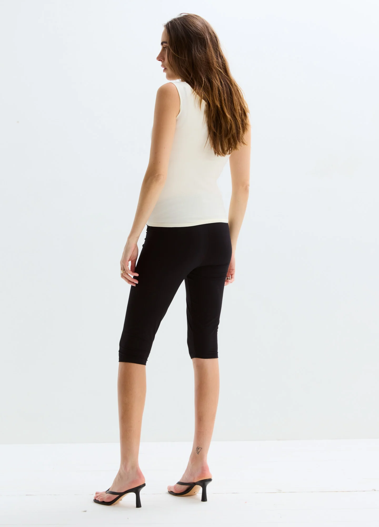 The Bodyflex Capri Legging - Image 5