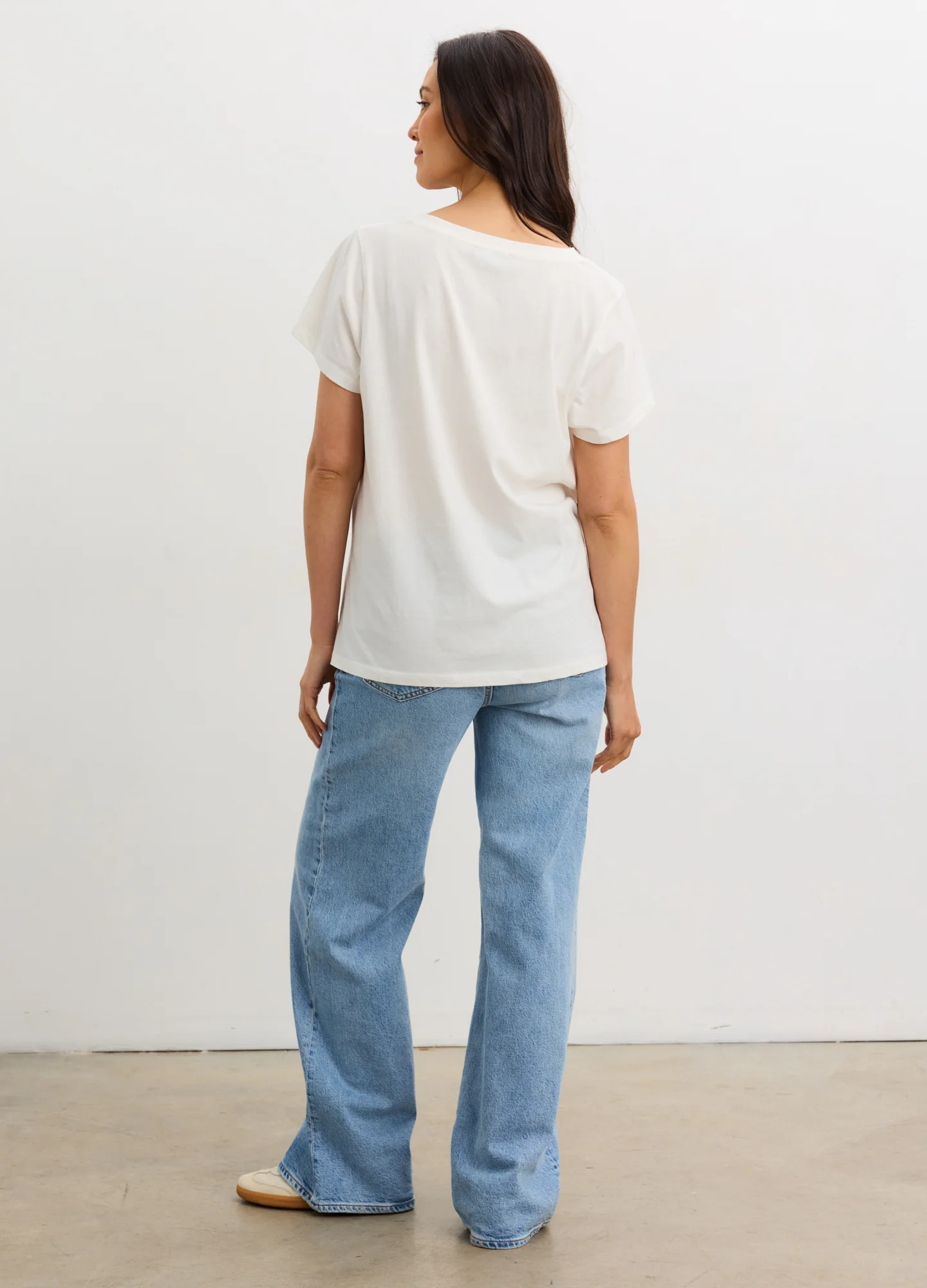 The Washed Cotton Vneck Tshirt - Image 4