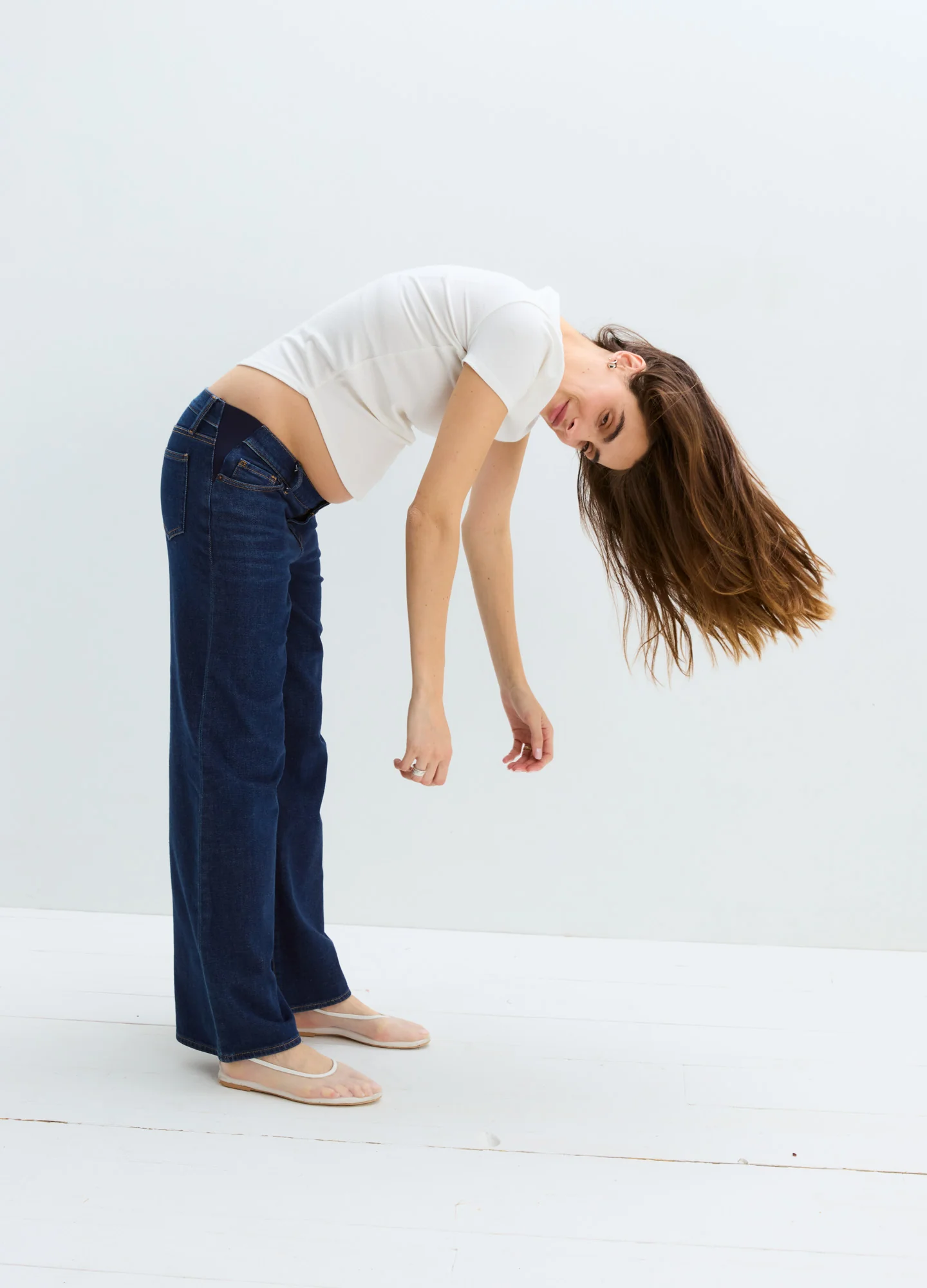 The Relaxed Wide Leg Maternity Jean - Image 5