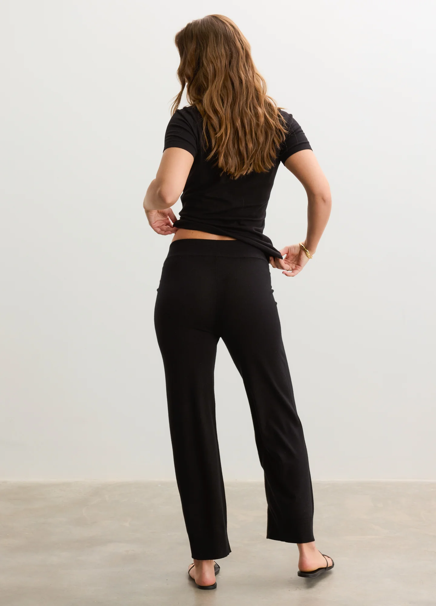 The Softsculpt Knit Crop Pant - Image 4